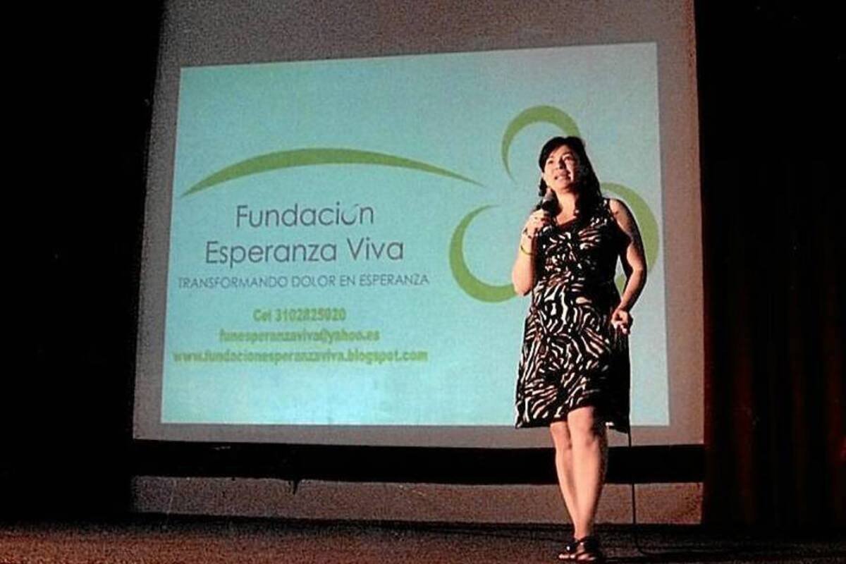 En la Fundación ‘Esperanza Viva’, una organización sin ánimo de lucro, Nury Esperanza Villalba Suárez y su equipo de voluntarios ofrecen asesorías gratuitas en lo legal, científico y en lo emocional a los pacientes con patologías hematológicas y oncológicas. (Foto: Archivo / VANGUARDIA LIBRAL)