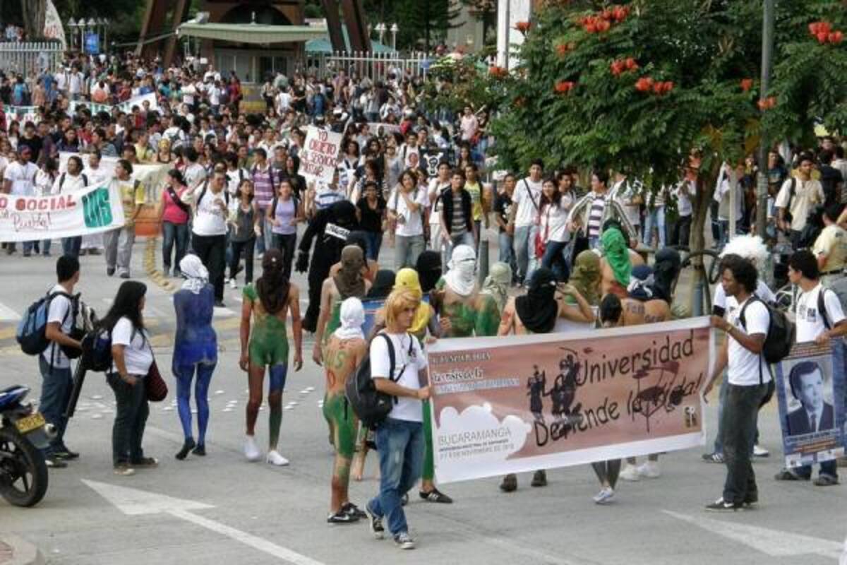 La manifestación se desarrolló sin contratiempos. Sólo un momento de tensión se registró en la carrera 15 con calle 36, pero al final no hubo situaciones qué lamentar.(Foto: Fotos: Javier Gutiérrez / VANGUARDIA LIBERAL)