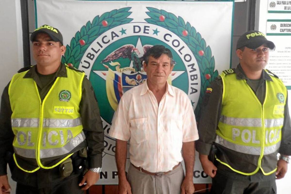 A disposición de las autoridades competentes quedó este hombre que fue capturado por la Policía Nacional, quien tenía orden de captura por homicidio simple, hechos sucedidos en 1998. (Foto: Suministrada Policía Nacional/VANGUARDIA LIBERAL)
