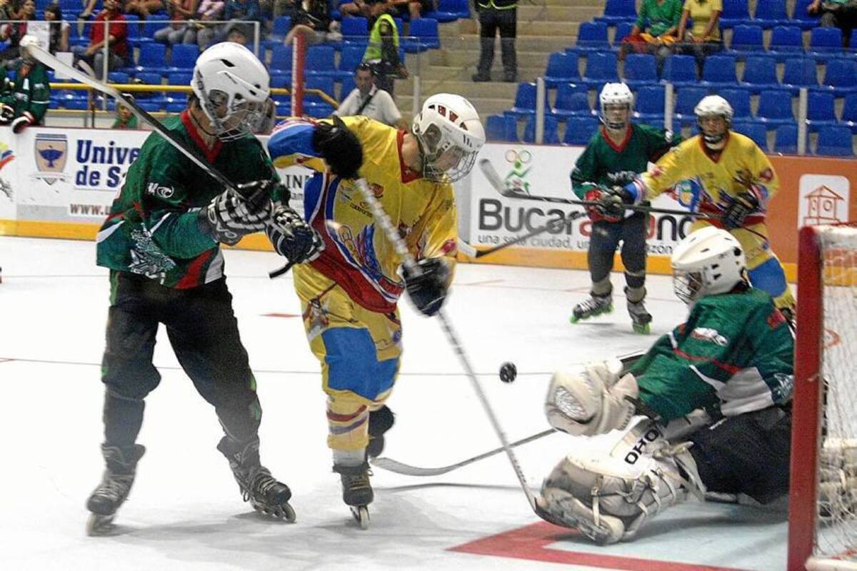 Colombia superó ampliamente a México anoche en los cuartos de final del Campeonato Mundial de Hockey en Línea, y por primera vez en la historia aseguró un lugar entre los cuatro mejores del orbe. (Foto: Mauricio Betancourt / VANGUARDIA LIBERAL )
