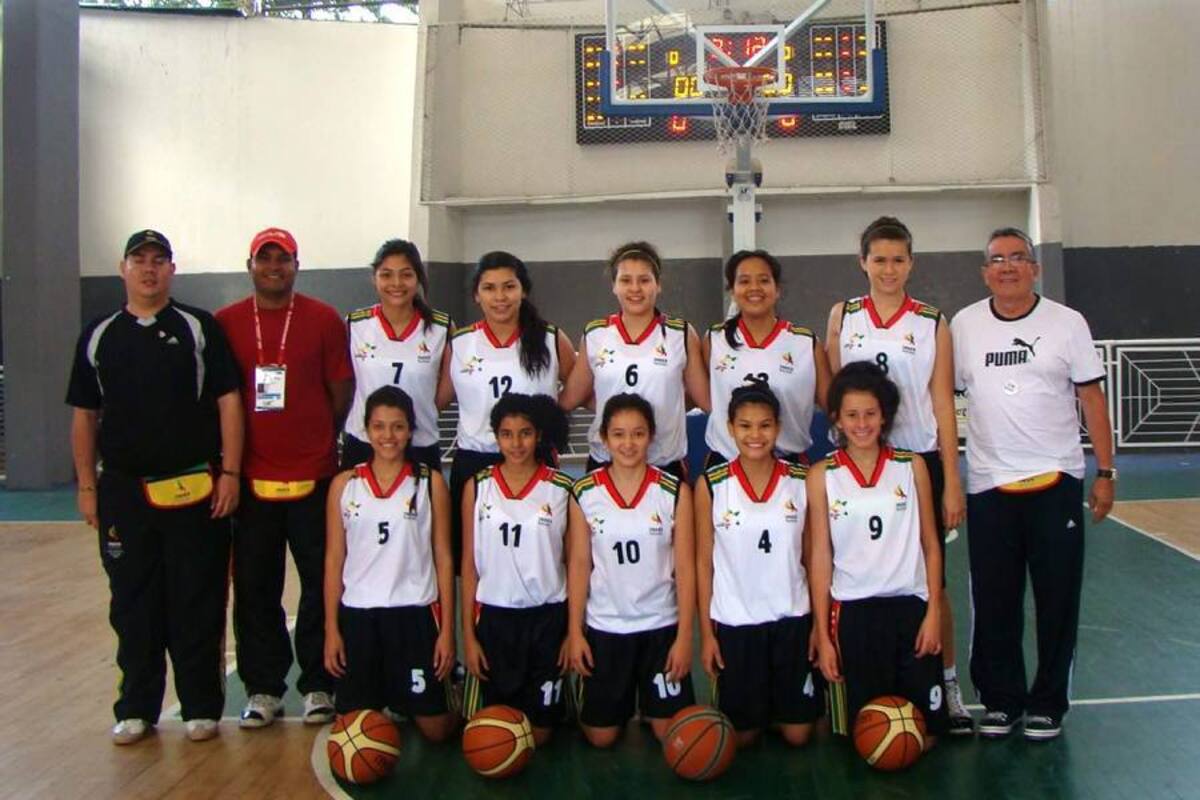 La selección Santander sub 15 de baloncesto femenino buscará escribir otra página de gloria para el deporte de la región en el Campeonato Nacional de la categoría a realizarse en Popayán. (Foto: Archivo / VANGUARDIA LIBERAL)