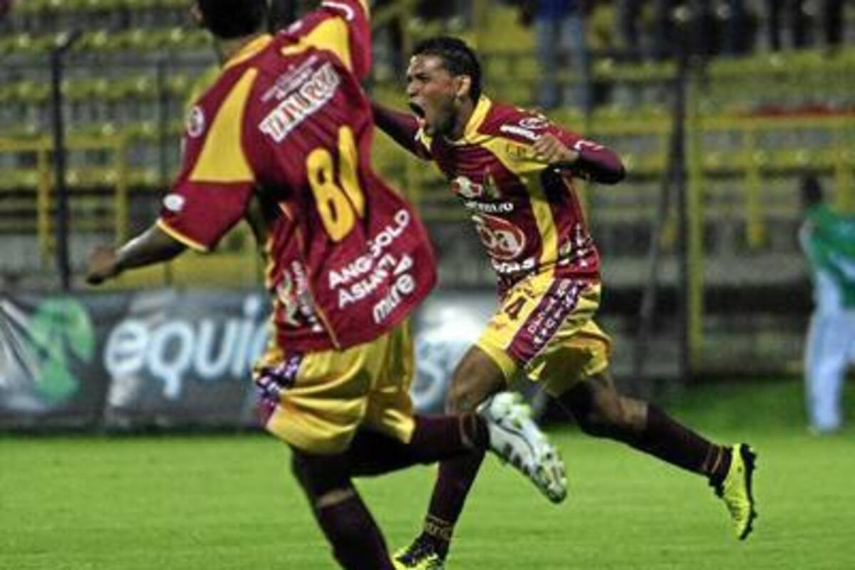 Deportes Tolima se impuso 2 – 1 a Santa Fe y asumió de manera solitaria el liderato de la Liga Postobón, cuando se han cumplido dos fechas. (Foto: Colprensa / VANGUARDIA LIBERAL)
