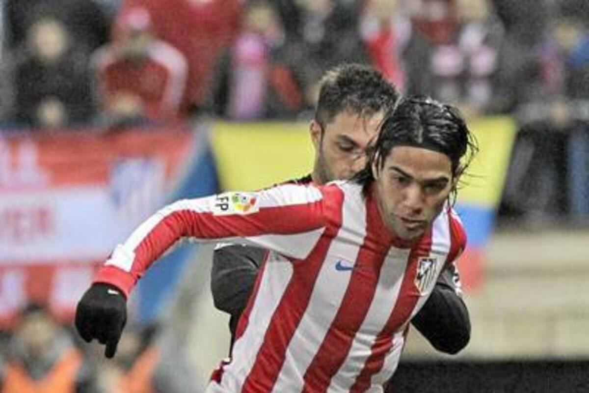El colombiano Falcao García tuvo una buena actuación en el juego en el que su equipo, Atlético de Madrid, igualó a cero goles con el Valencia. El delantero tuvo un par de acciones que pudieron haberle dado el triunfo de su club. (Foto: EFE / VANGUARDIA LIBERAL)