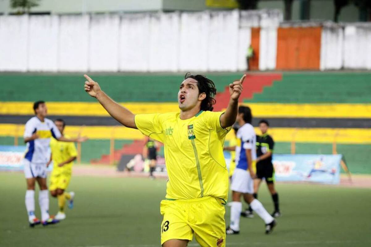 El último gol del 2011 del Atlético Bucaramanga, que se mantiene un año más en el Torneo de Ascenso, lo marcó ayer Yeison Chacón, ese tanto fue suficiente para que el cuadro ‘Leopardo’ derrotara al Dépor F.C., último de la tabla. (Foto: César Flórez / VANGUARDIA LIBERAL)