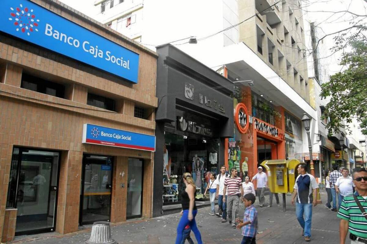 Un ambiente optimista respecto a lo que pueden llegar a ser las ventas del comercio formal es el que se registra para los vendedores formales ubicados en el centro de la ciudad. (Foto: César Flórez/VANGUARDIA LIBERAL )