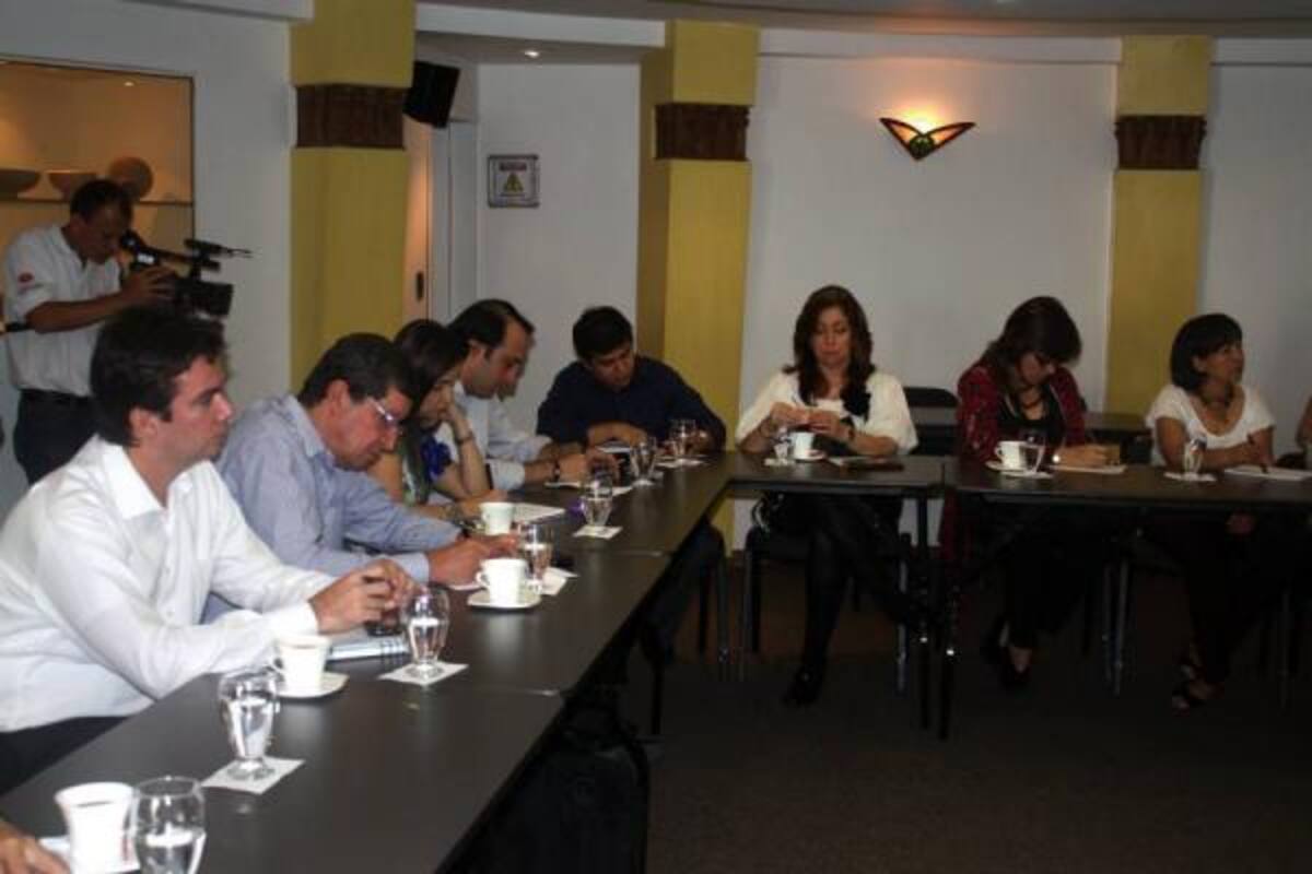 Representantes de la Cámara de Comercio, la Andi, la Agencia para el Desarrollo Local y la Comisión Regional de Competitividad, entre otros, estuvieron en la reunión.(Foto: Suministrada / VANGUARDIA LIBERAL)