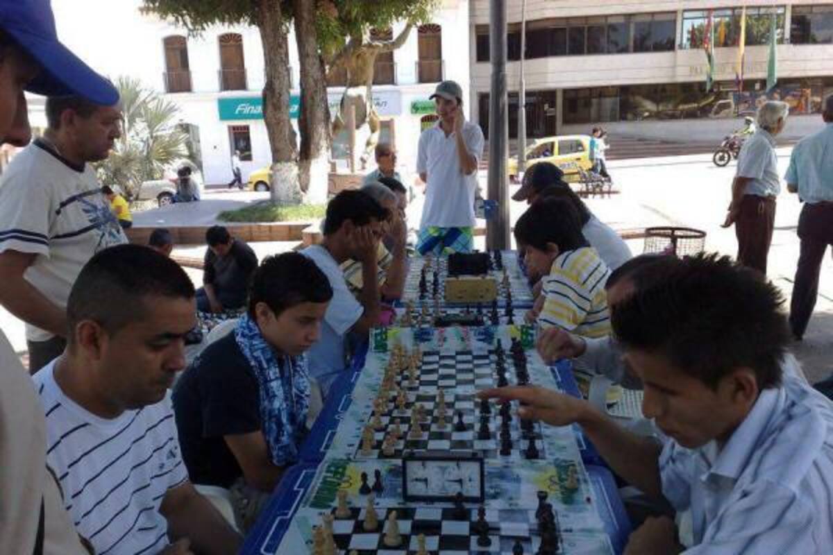 La jornada se adelantó en las instalaciones del parque principal de Floridablanca con la participación de 17 jugadores.(Foto: Suministrada/VANGUARDIA LIBERAL)