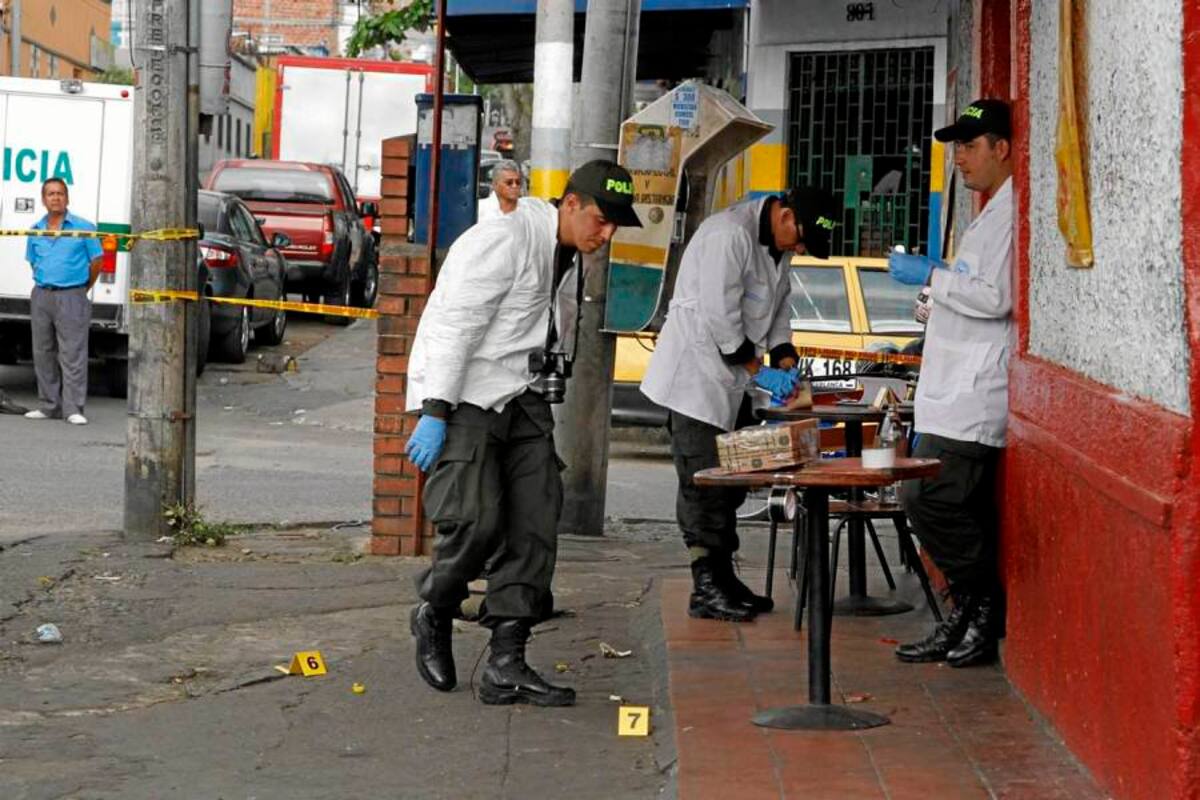 Los hechos se registraron ayer a la 1:30 de la tarde en la carrera 16 con 8 del barrio Comuneros, en el Norte de Bucaramanga. (Foto: Marco Valencia/VANGUARDIA LIBERAL )