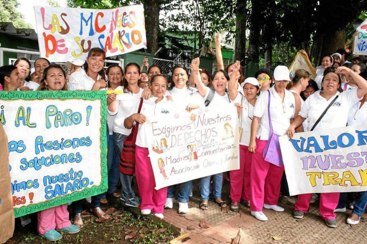 Madres comunitarias del Icbf en paro hasta que les paguen becas (Foto: Mauricio Betancourt / VANGUARDIA LIBERAL)