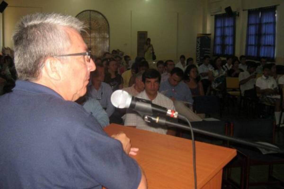 La reunión se llevó a cabo en el auditorio de la Fundación Universitaria de Unisangil, donde se registró la ocupación de menos del 50% de su capacidad. (Foto: Patricia Salazar / VANGUARDIA LIBERAL )