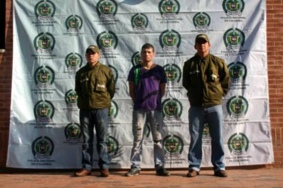 Personal de la Sijín Barbosa logró la captura de William Ulloa Caviedes por el delito de hurto calificado y agravado.(Foto: Suministrada /VANGUARDIA LIBERAL )