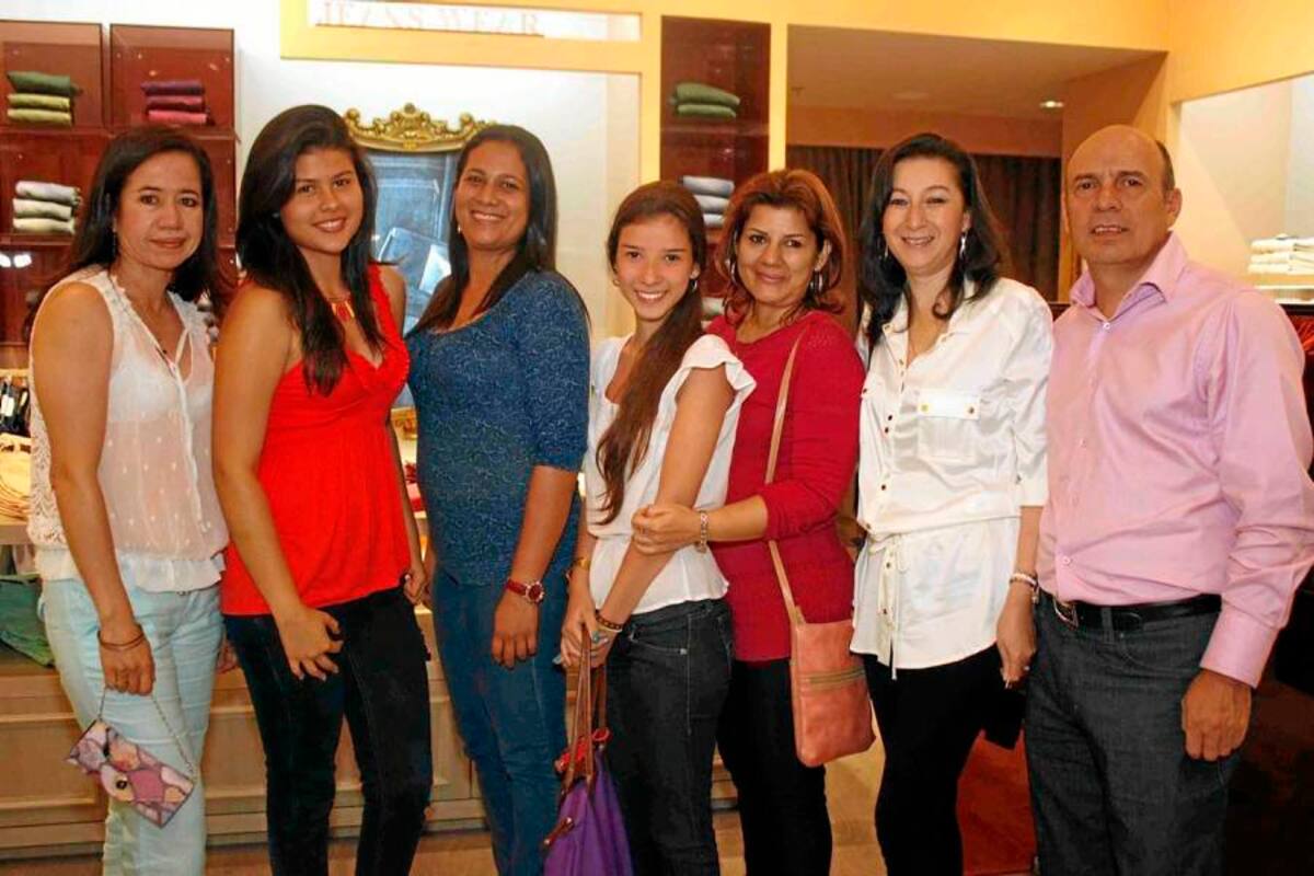 Claudia Gutiérrez, Isabel Martínez, Jacqueline Lizcano, Silvia Pérez, Raquel Quiñonez, María Alicia Castañeda y Néstor Fonseca. (Foto: Nelson Díaz / VANGUARDIA LIBERAL)