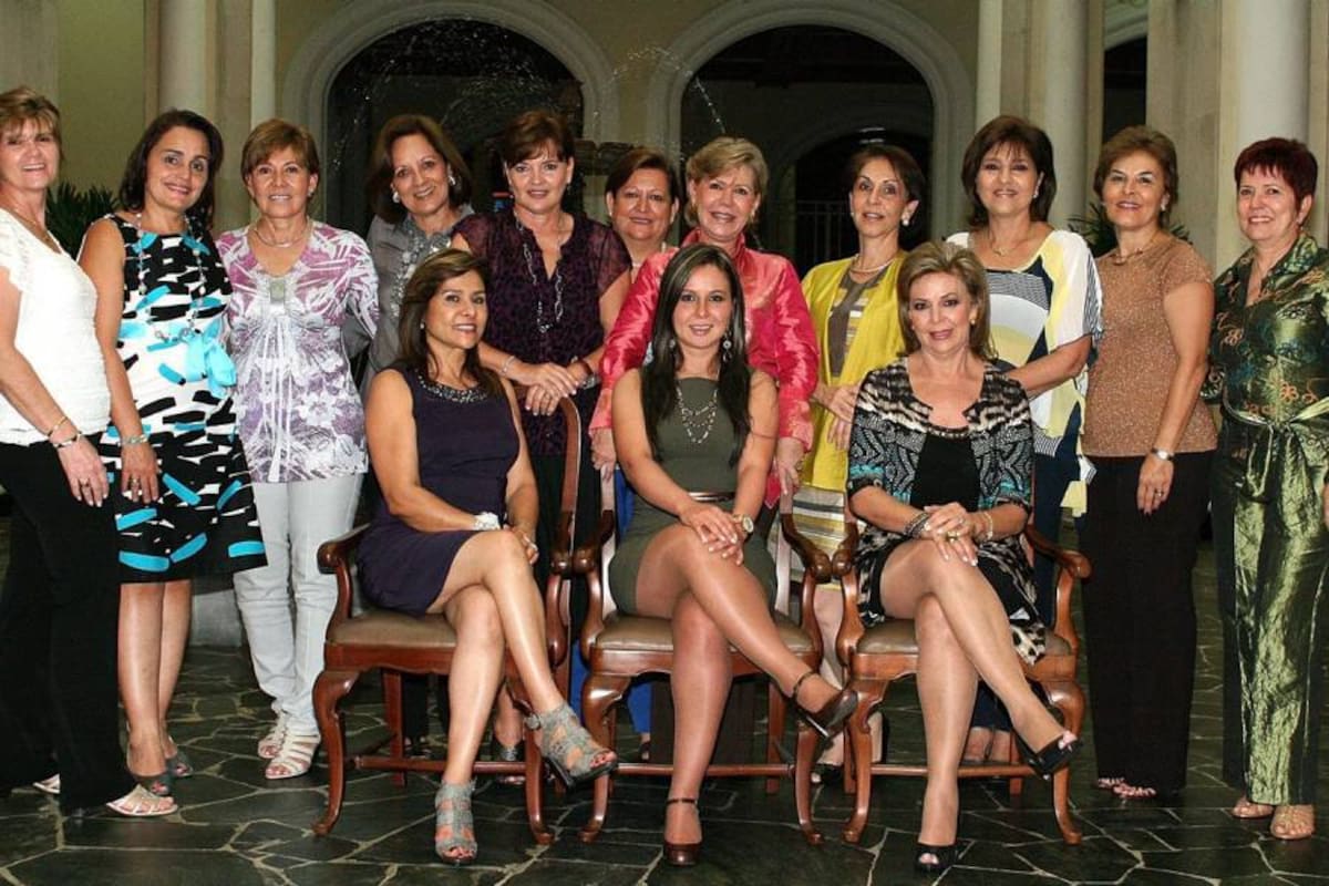 Lucía Valdivieso, María Nelly Plata, Irene Serrano, Mariela de Romero, Cecilia Serrano, Martha Alarcón, Olga Beatriz Ospina, Sonia Ollaga, Ceci Patiño Arenas, María Lucía Soto, Elsa Lucía Orozco, Irma Susana Rueda, Ángela María Flórez y María Cristina Plata. (Foto: Mauricio Betancourt/VANGUARDIA LIBERAL)