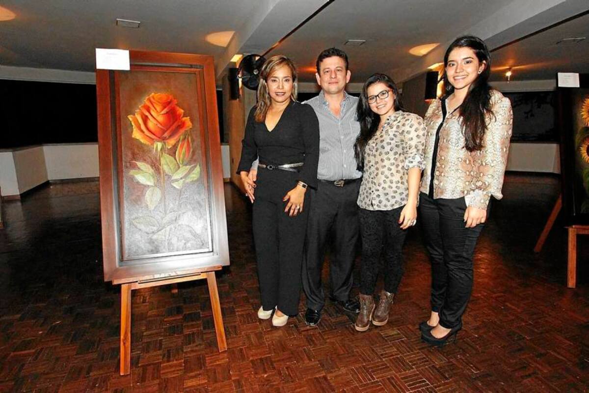 Sandra Janeth Corzo, Carlos Aníbal Corzo, Juliana Sarmiento y Angie Carolina Sarmiento Corzo. (Foto: Mauricio Betancourt / VANGUARDIA LIBERAL)