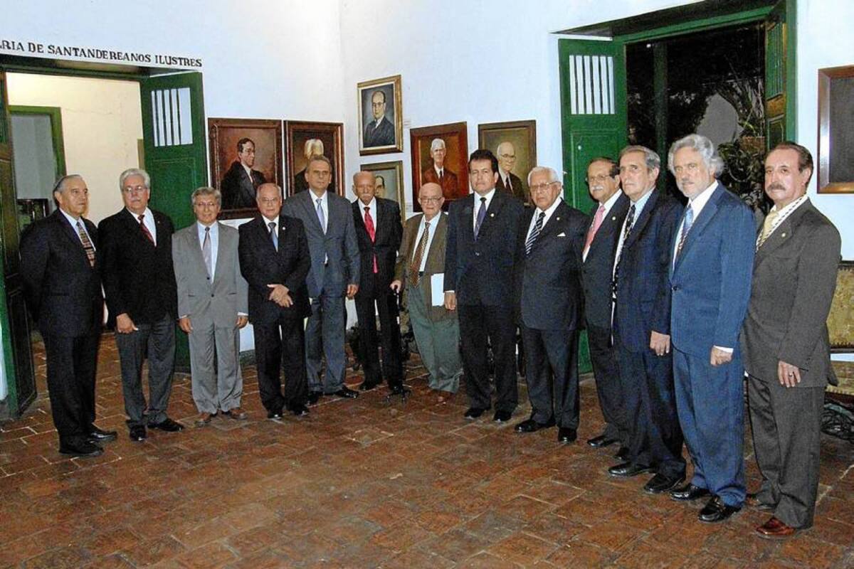 Fernando Gómez Fuentes, Fabio Torres Barrera, Armando Martínez, Miguel José Pinilla, Eduardo Durán Gómez, Alfonso Gómez Gómez, Carlos Mauricio Serrano, Antonio Cácua Prada, Efraín Mantilla, Gustavo Galvis Arenas, Rafael Gutiérrez y Juvenal Fonseca. (Foto: Foto: Javier Gutiérrez / VANGUARDIA LIBERAL)