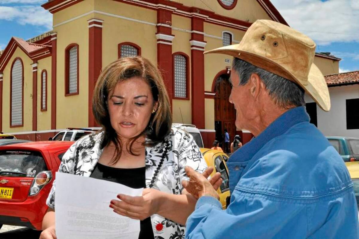 La alcaldesa de Vélez, Yaded Grandas Castañeda, espera que en las prórrogas del mes de junio de sesiones del Concejo Municipal, sea aprobado el Plan de Desarrollo. (Foto: Luis Fernando Martínez Vargas/VANGUARDIA LIBERAL)