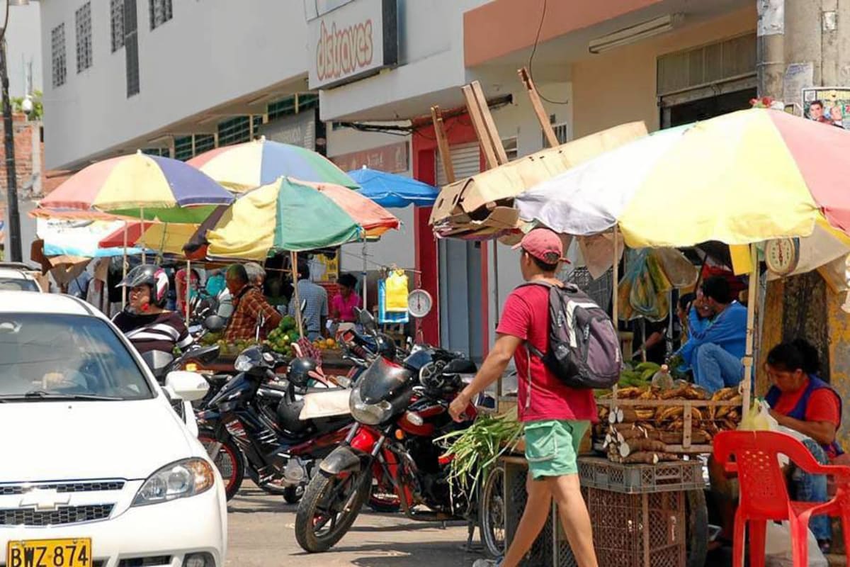 Las plazas de mercado Torcoroma y Satélite son las más afectadas en Barrancabermeja con la proliferación de vendedores informales. (Foto: Edgar Pernett/VANGUARDIA LIBERAL)