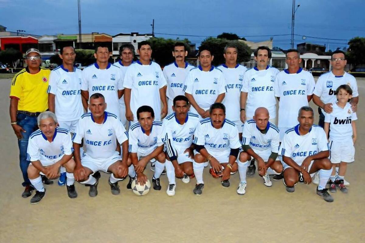 Con cuatro goles la escuadra de Once F.C. derrotó a El Trébol y se llevó el título del Torneo Pelaos Mayores de 50 Años que se juega cada año en el barrio La Floresta. (Foto: Ricardo Pérez/VANGUARDIA LIBERAL)