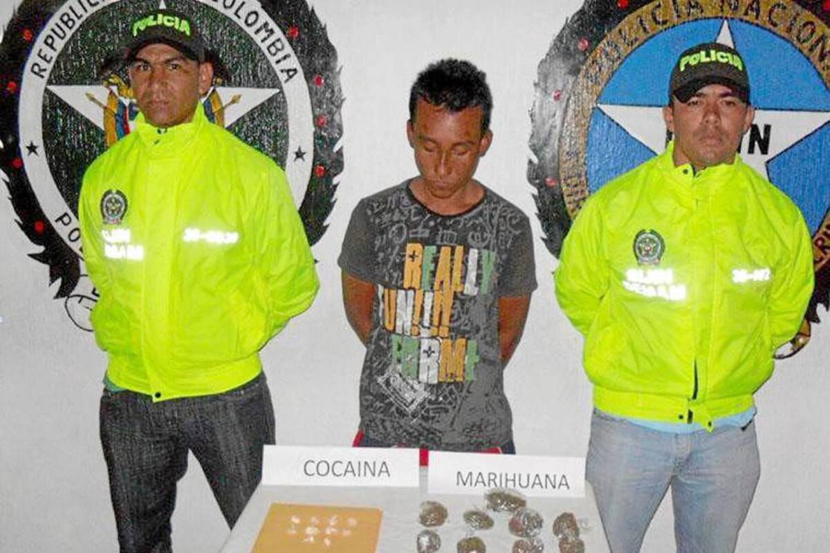 Por hallarle en su poder cocaína, heroína y marihuana, una mujer fue capturada por la Policía Nacional. (Foto: Suministrada/ VANGUARDIA LIBERAL)