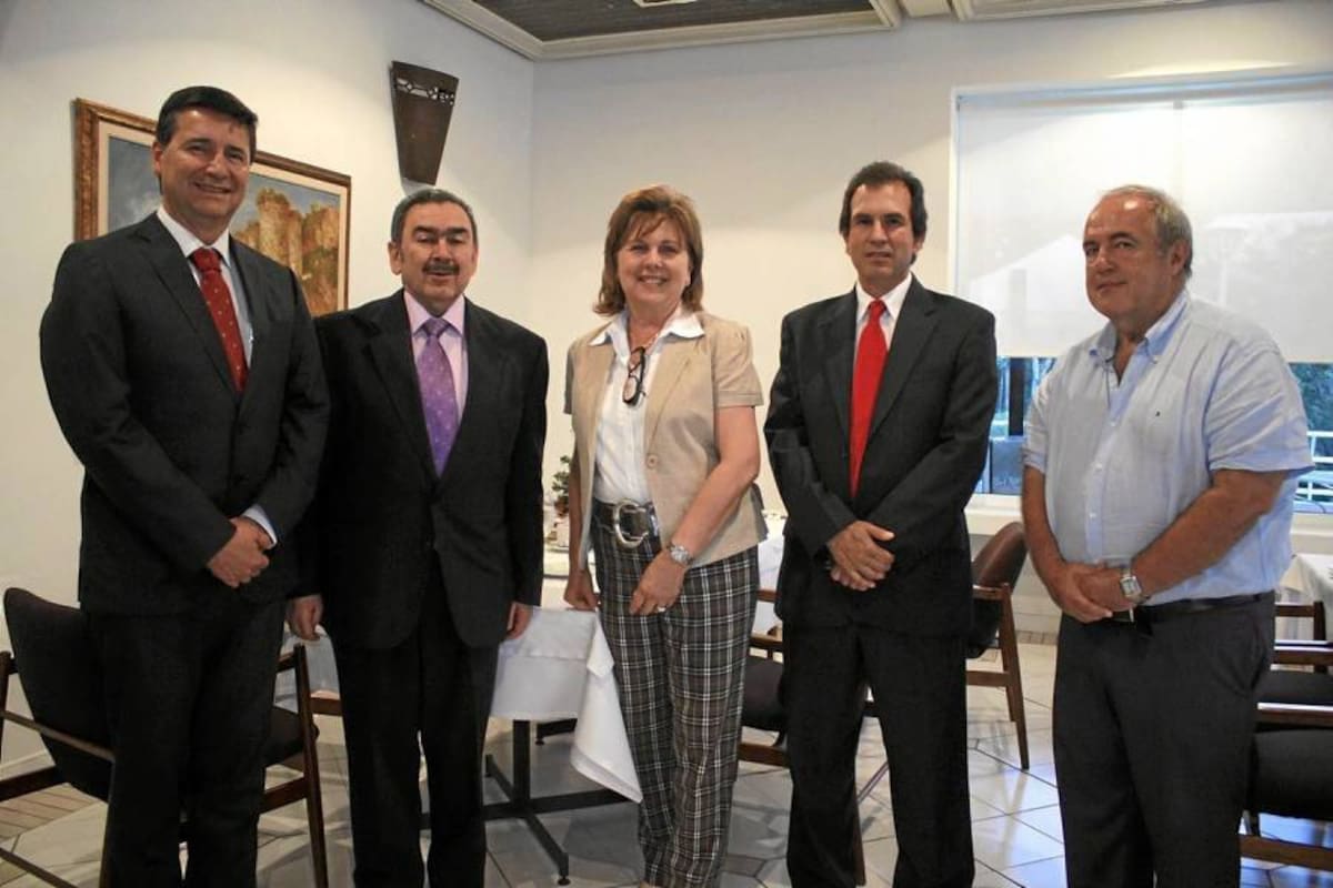 Néstor Fernando Saavedra, Vicepresidente de Innovación y Tecnología de Ecopetrol; Javier Gutiérrez Pemberthy, Presidente de Ecopetrol; Diana Bozzy de Montoya, Directora Financiera de la Fundación Teatro Santander; Andrés Reyes Harker, director del Instituto Colombiano del Petróleo; y Antonio José Díaz Ardila, Director Ejecutivo de la citada Fundación. (Foto: / VANGUARDIA LIBERAL)