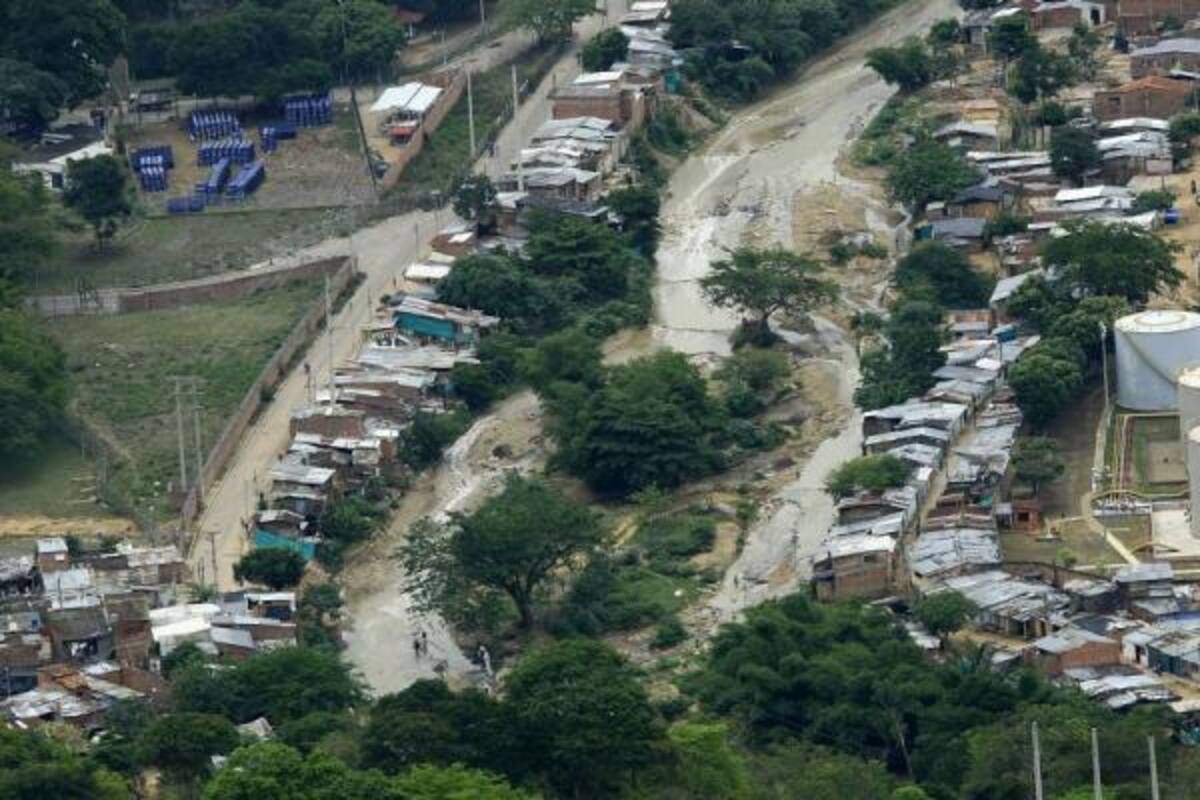 Pese a las tragedias que han ocurrido en los márgenes del Río de Oro, todavía se ven por estos lados asentamientos subnormales. Según la CDMB, es hora de tomar medidas preventivas, antes de que una nueva inundación golpee a esta neurálgica zona.(Foto: Foto: Jaime Del Río Quiroga/VANGUARDIA LIBERAL)