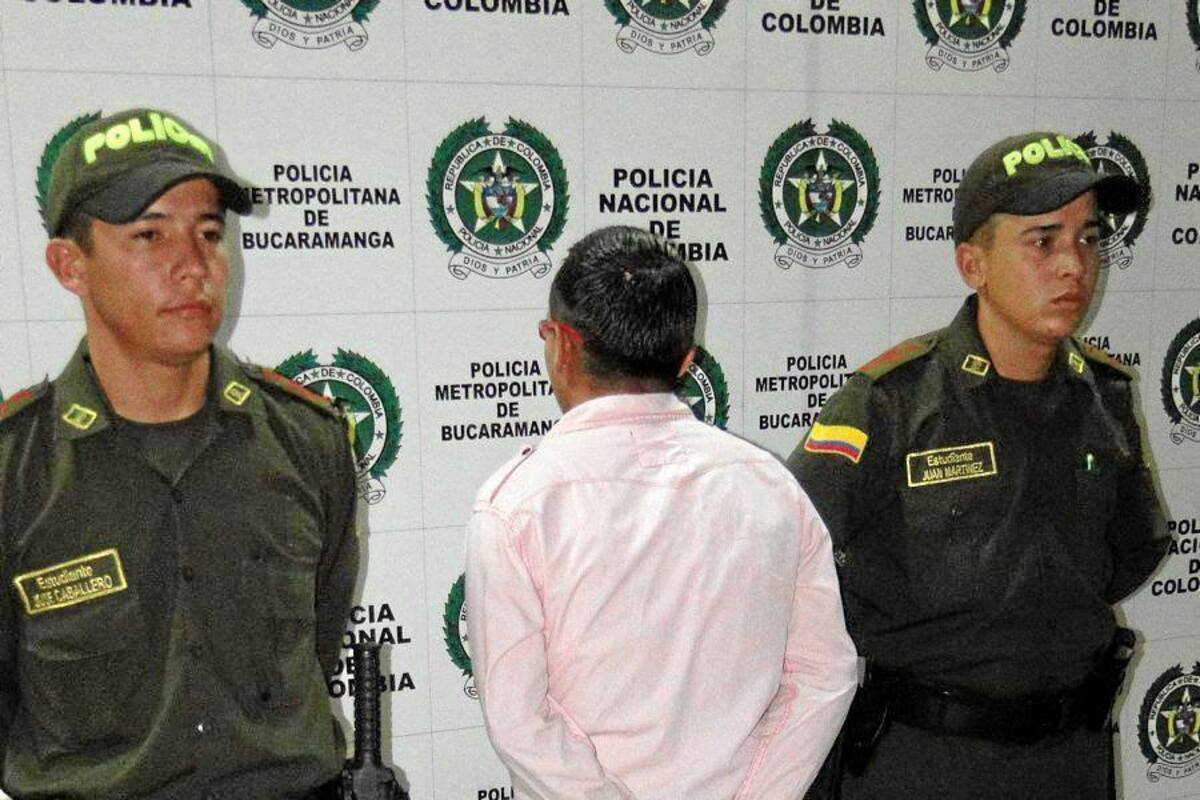 La detención se produjo en la carrera 16 con Avenida Quebradaseca. El hombre quedó a órdenes de la Fiscalía. (Foto: Suministrada/VANGUARDIA LIBERAL )