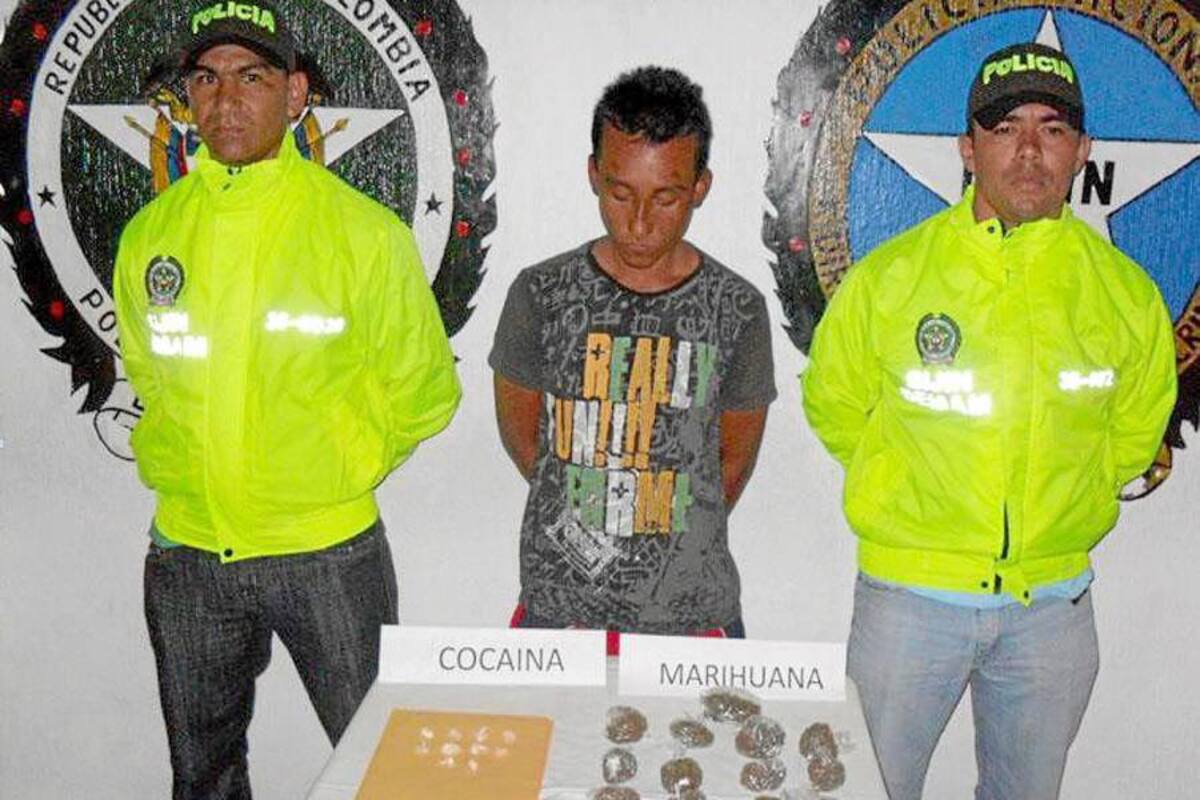 Por hallarle en su poder cocaína, heroína y marihuana, una mujer fue capturada por la Policía Nacional. (Foto: Suministrada/ VANGUARDIA LIBERAL)