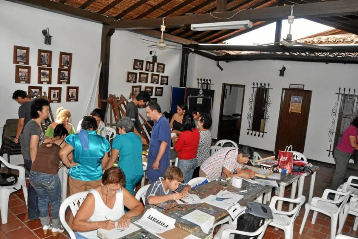Los talleres les abren las puertas a las personas sin trabajo fijo y en condición de vulnerabilidad para emprender una idea de negocio. (Foto: Suministrada/VANGUARDIA LIBERAL)