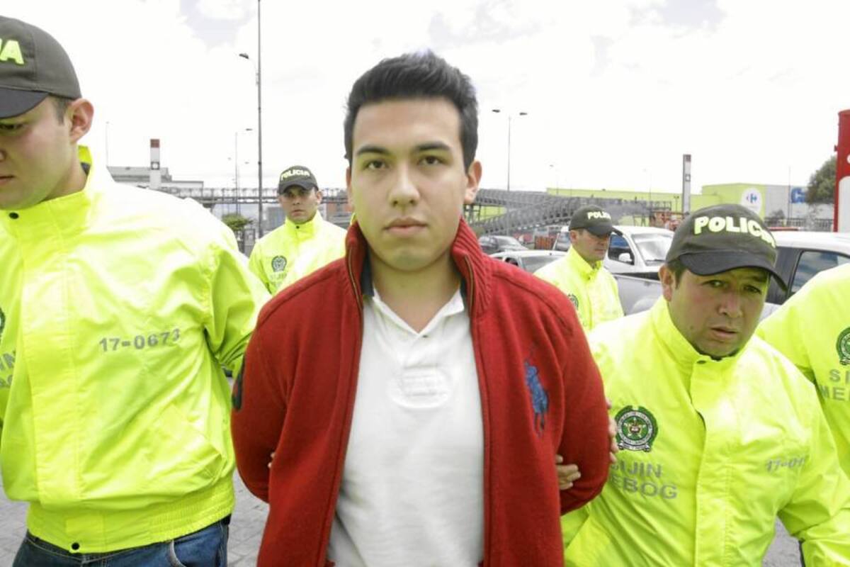 Carlos Cárdenas fue capturado ayer por agentes del CTI de la Fiscalía y la Sijín, en el occidente de Bogotá. (Foto: Colprensa/VANGUARDIA LIBERAL)