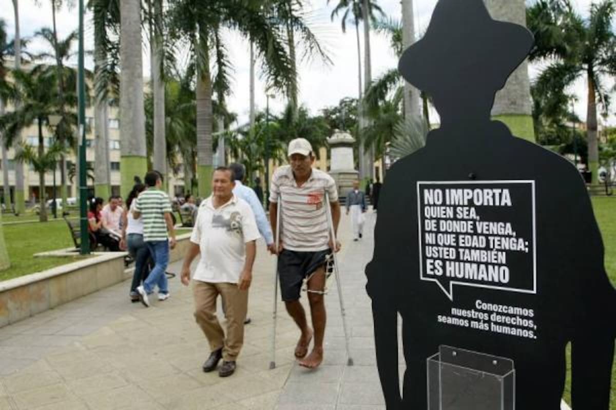 Con el objetivo de sensibilizar en el respeto de los derechos humanos, que incluyen atención adecuada en salud, educación y una vida digna, el secretario del Interior Luis Fernando Cote lanzó la estrategia en el marco de la semana por la paz. (Foto: César Hernando Flórez / VANGUARDIA LIBERAL)