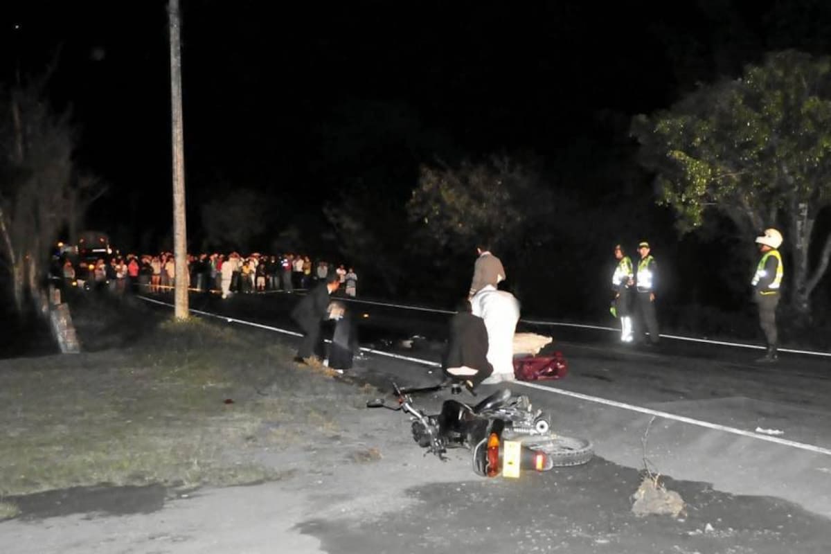 Trágico accidente que se registró en la vía entre Cite y Barbosa, donde perdieron la vida dos personas, el autor del hecho se evadió del lugar de los acontecimientos. (Foto: Suministrada/VANGUARDIA LIBERAL)