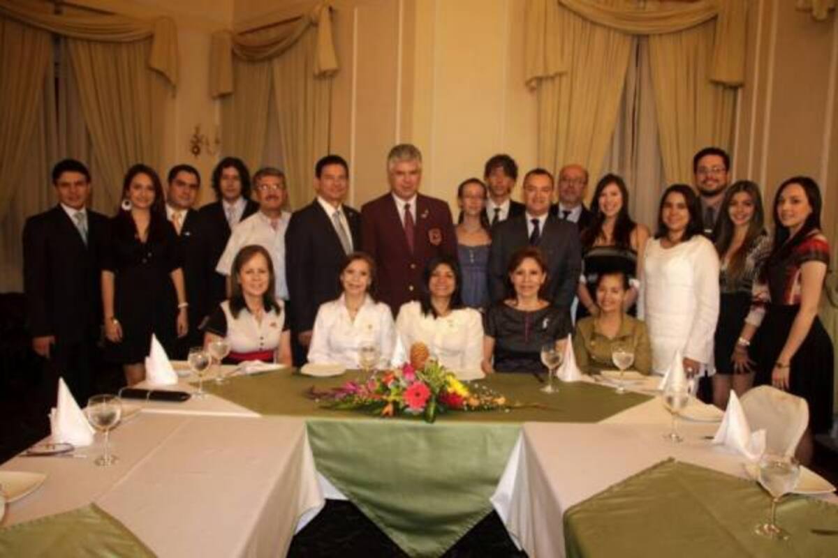 Leonilde Martínez, Nelly Martínez, Ruth Estella Muleth, Marlene Niño, Fanny de Oviedo, Freddy Herrera, Giovanna Prieto, Camilla Bula, José Manuel Ariza, Eduardo Oviedo, Manuel Pinto, Luis Álvarez, Johana Mantilla, Juan David Mantilla, Alejo Ruiz, Fernando Mantilla, Alejandra Ruiz, Dayra Mantilla, Juan Fernando Sierra, Silvia Corso y Belkis Paola Mora.