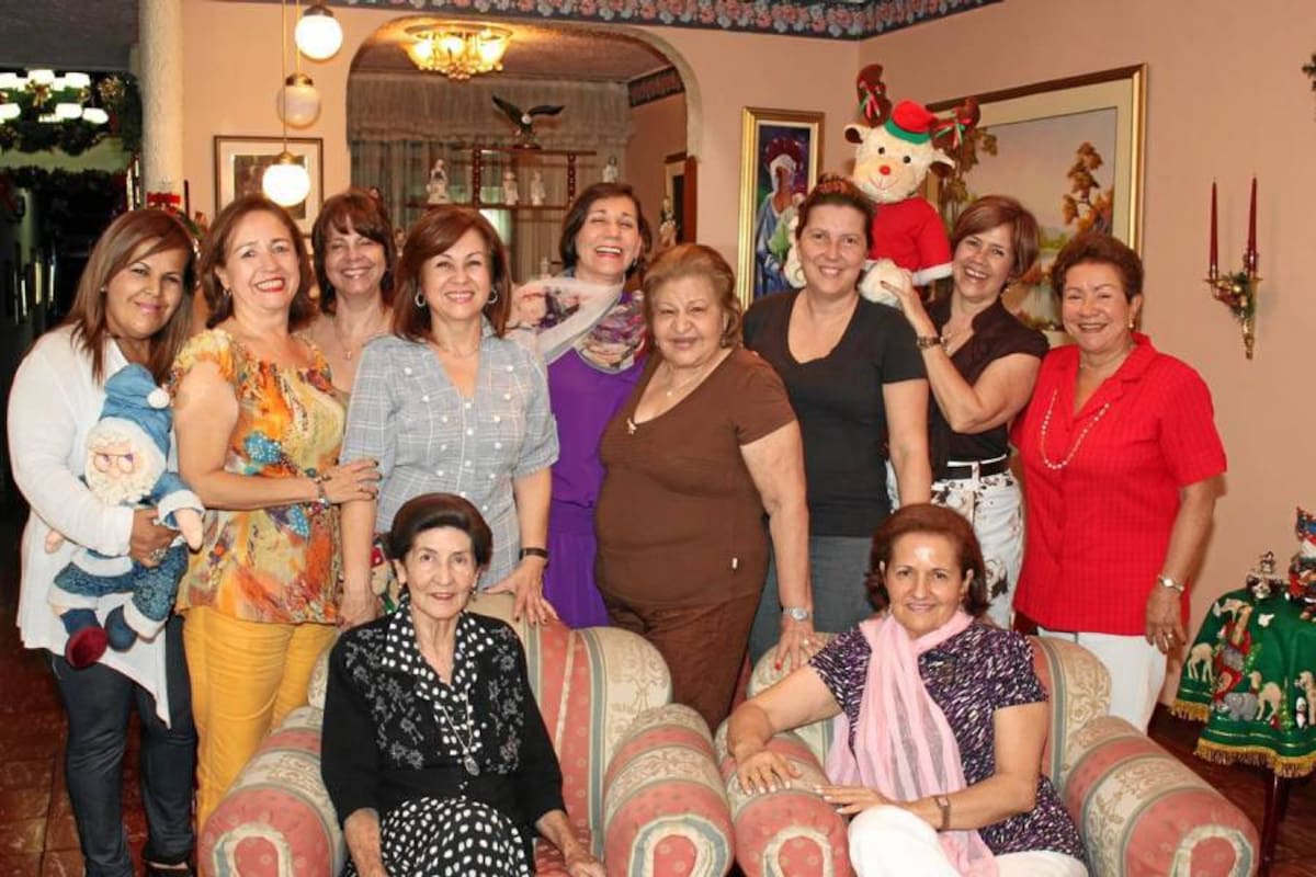 Beatriz De Vargas, Josefina Díaz, Martha Urbina, María Eugenia De Sierra, Serena De Manosalva, Libia Rodríguez, Nora Isabel Barrera, Amparo de Pineda, Margarita Orozco, Gladys Ojeda y Cecilia Macías Mantilla. (Foto: Nelson Díaz / VANGUARDIA LIBERAL)