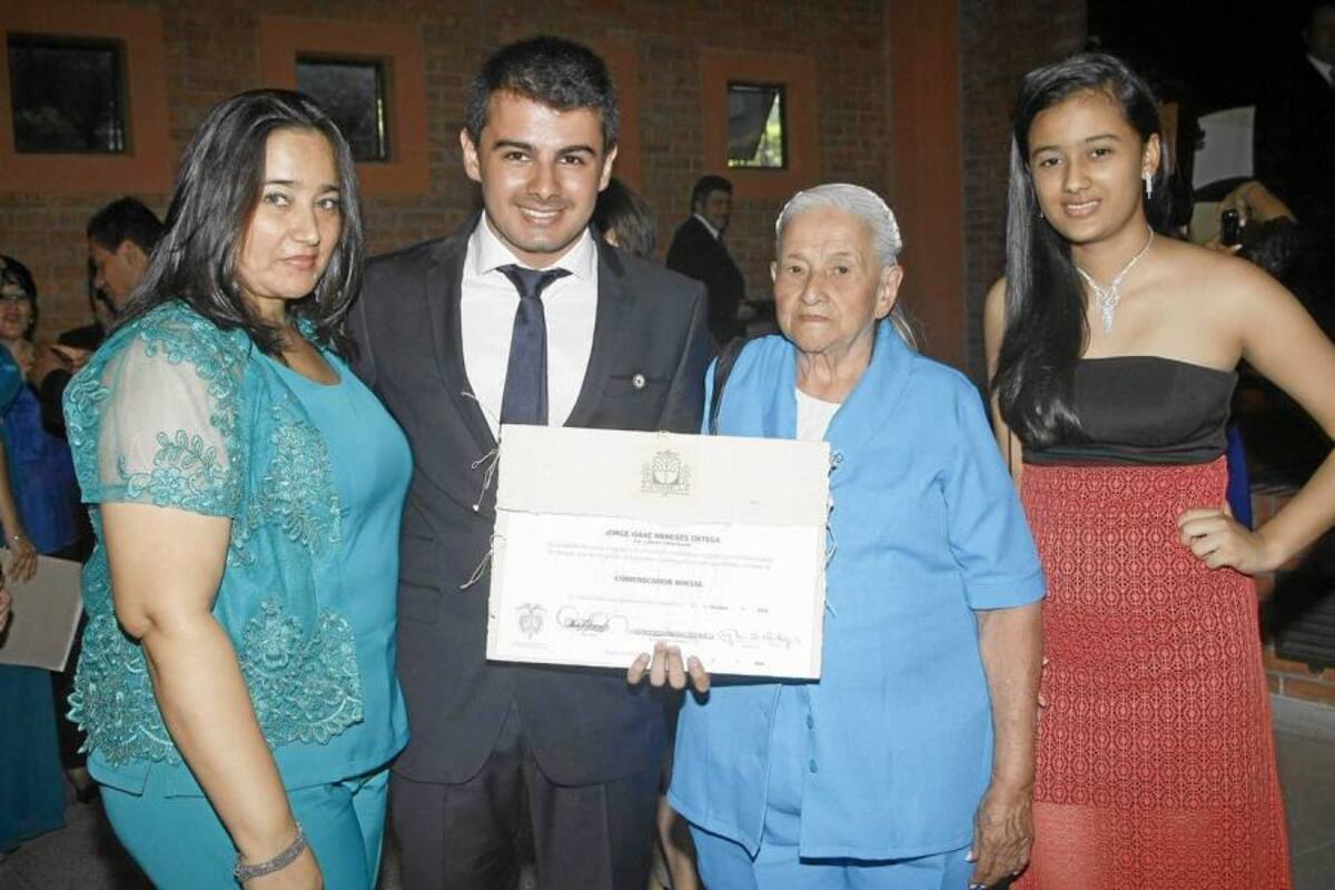 Magda Ortega, Isaac Meneses, Marian Díaz y Lina Meneses. (Foto: Cesar Flórez / VANGUARDIA LIBERAL)