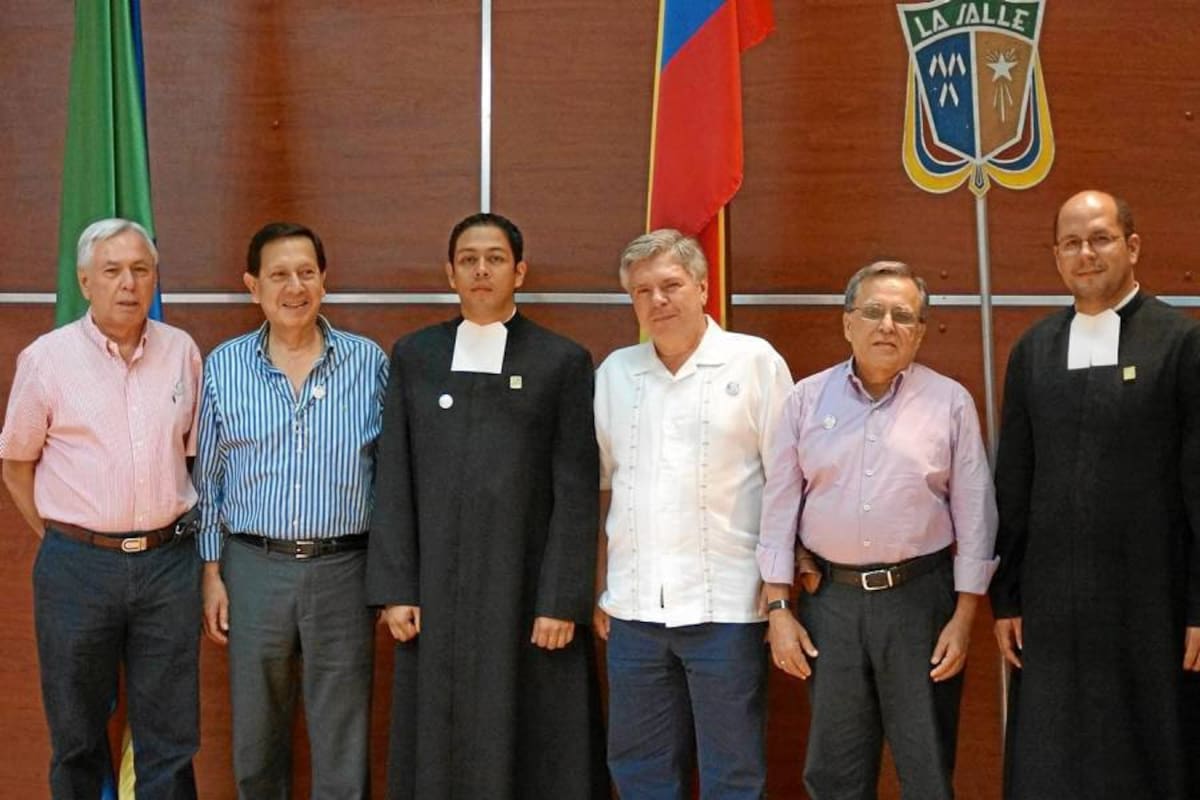 César Enrique Redondo Soto, Néstor Cartagena Quintero, Hermano Camilo Enrique Rodríguez Fernández, Rector Colegio La Salle; Luis Omar Galán, Carlos Redondo Soto y el Hermano Diego Mora, Vicerrector.