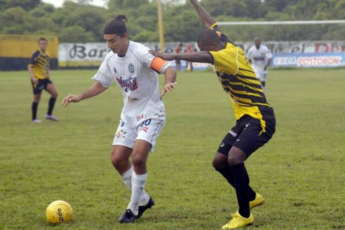 Con 16 jugadores viajará en la mañana de hoy el Alianza Petrolera a Bucaramanga para enfrentar a las 3:30 p.m. en la novena fecha del torneo de la primera B al Real Santander.(Foto: Archivo/VANGUARDIA LIBERAL)