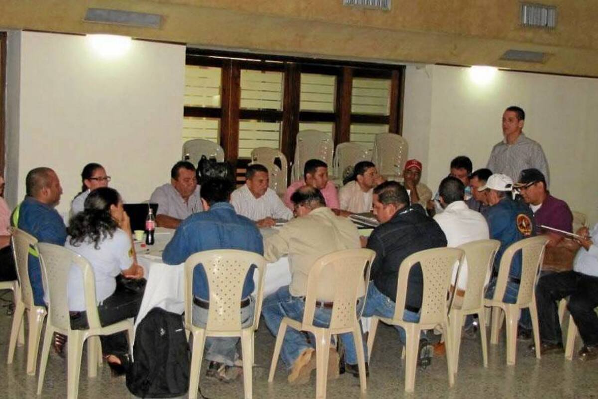 Cuatro mesas temáticas abordan los temas que comunidad y Ecopetrol discuten luego del paro cívico laboral en el corregimiento El Centro. (Foto: Suministrada/VANGUARDIA LIBERAL)