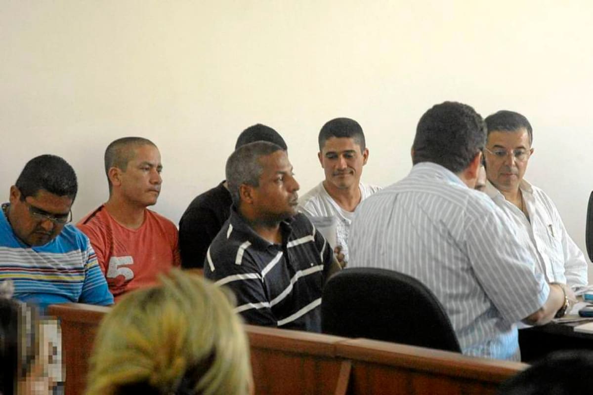 Siete ex integrantes de la Policía y del Ejército Nacional fueron detenidos por unidades de la Dijín y del Goesh de la Policía, por el delito concierto para delinquir. (Foto: Edgar Pernett/VANGUARDIA LIBERAL )