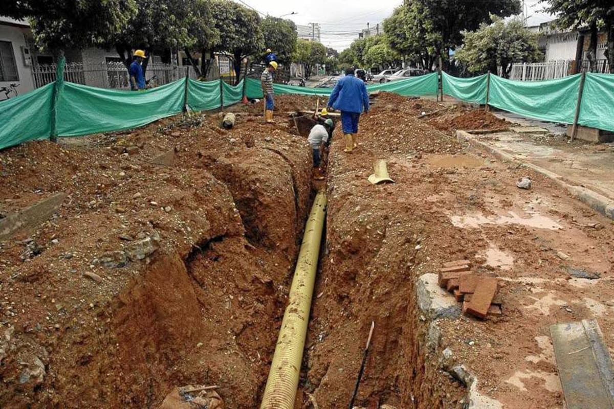 Según el gerente de Aguas de Barrancabermeja en 45 días sería entregado este colector que hace parte de la fase uno del Plan de Saneamiento Hídrico. (Foto: Edgar Pernett/VANGUARDIA LIBERAL )