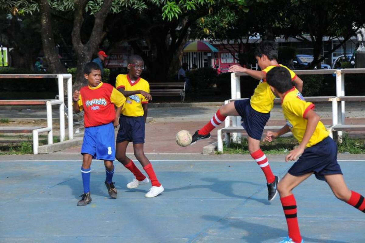 Tremenda goleada le propinó en octavos de final el vigente campeón Parque Tapias a Bethlemitas. Pasaron a cuartos tras vencer a la escuadra evangelista 10 – 1. (Foto: Ricardo Pérez/VANGUARDIA LIBERAL)