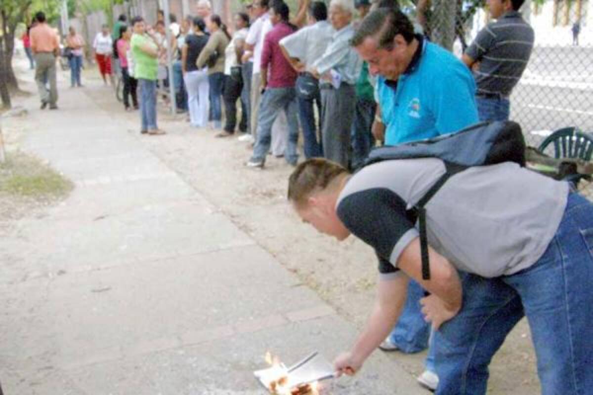 Mientras los usuarios quemaron sus recibos y reportaron el daño de electrodomésticos por apagones, la Essa señaló que invertirá $11.700 millones en modernización.(Foto: Edgar Pernett/VANGUARDIA LIBERAL)