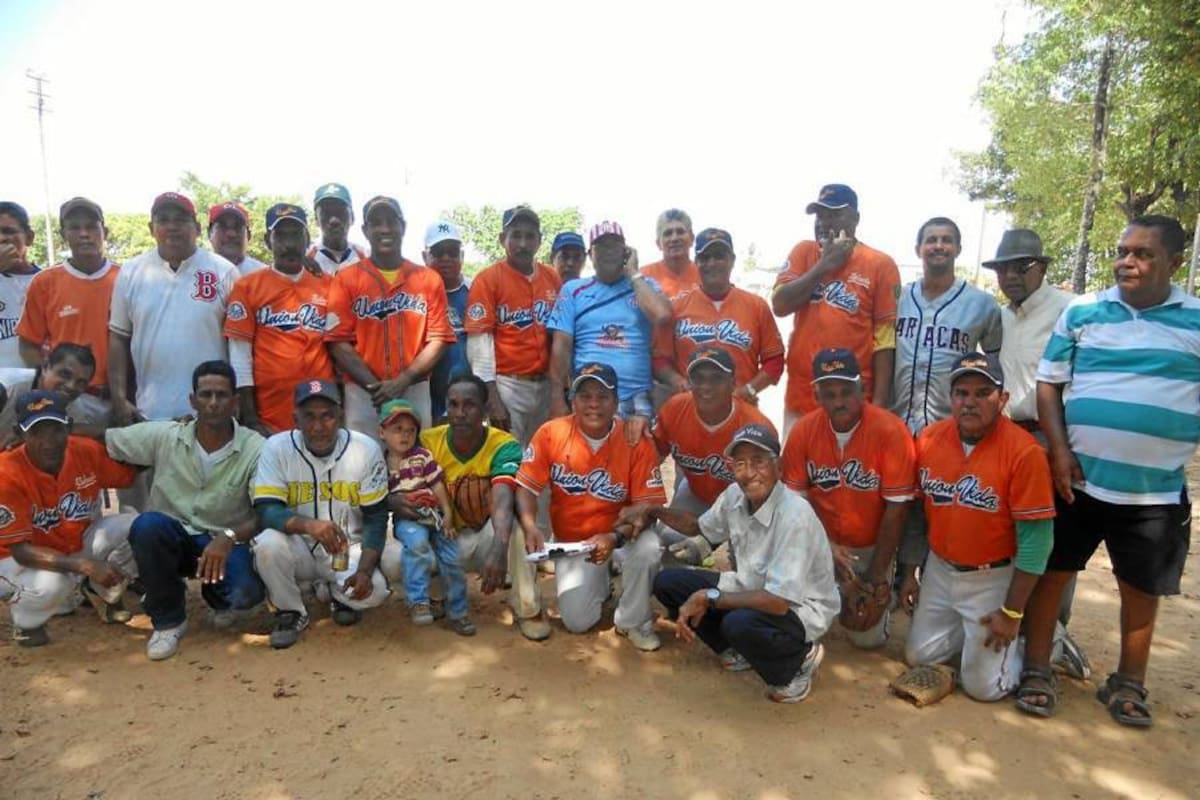 El equipo de Unión Vida se hizo al título del Campeonato Copa Navideña de Sóftbol que se disputó en la cancha del barrio Primero de Mayo. (Foto: Suministrada/VANGUARDIA LIBERAL)