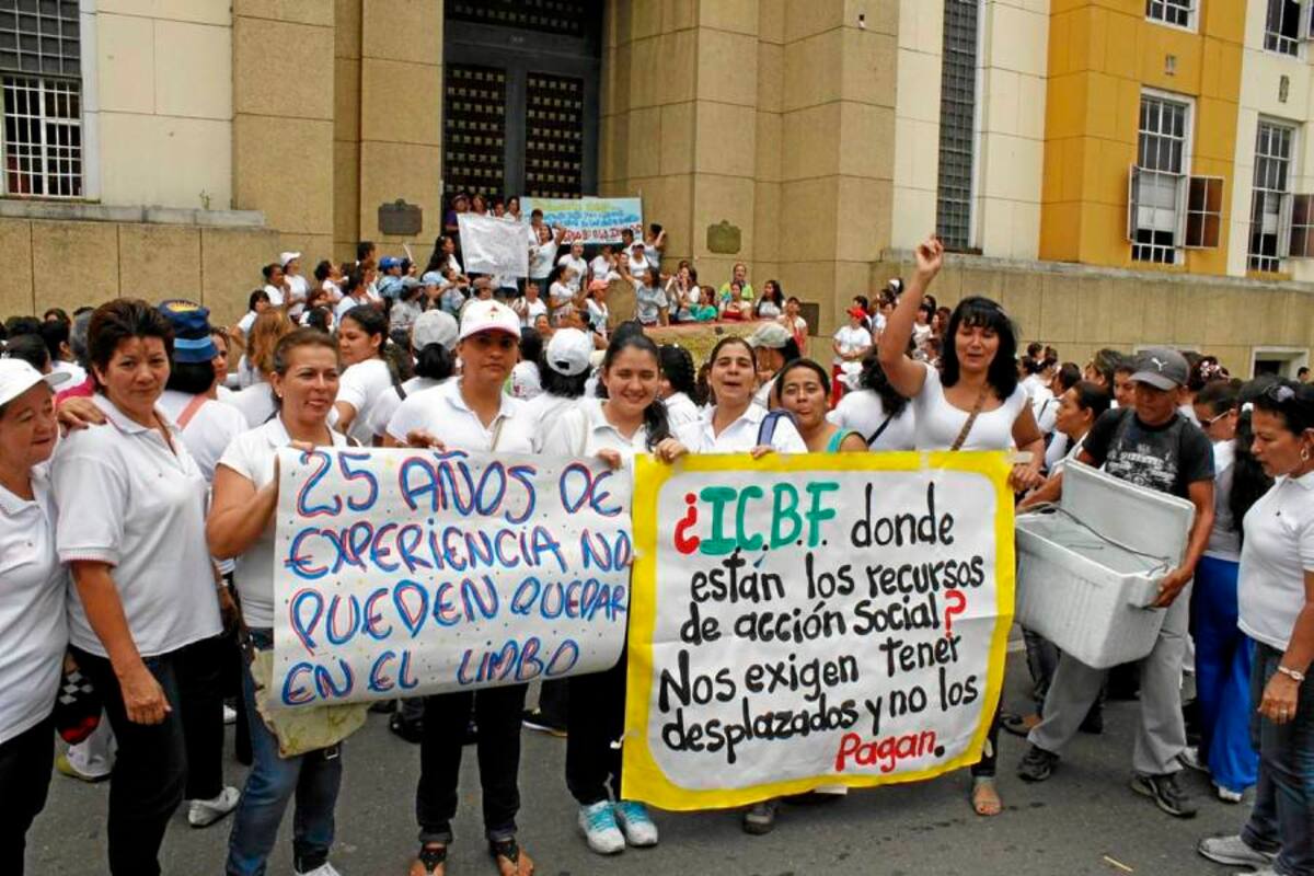 Con la protesta, las madres comunitarias también exigen al Gobierno Nacional una mejor remuneración económica por la labor que desempeñan. (Foto: Nelson Díaz / VANGUARDIA LIBERAL)