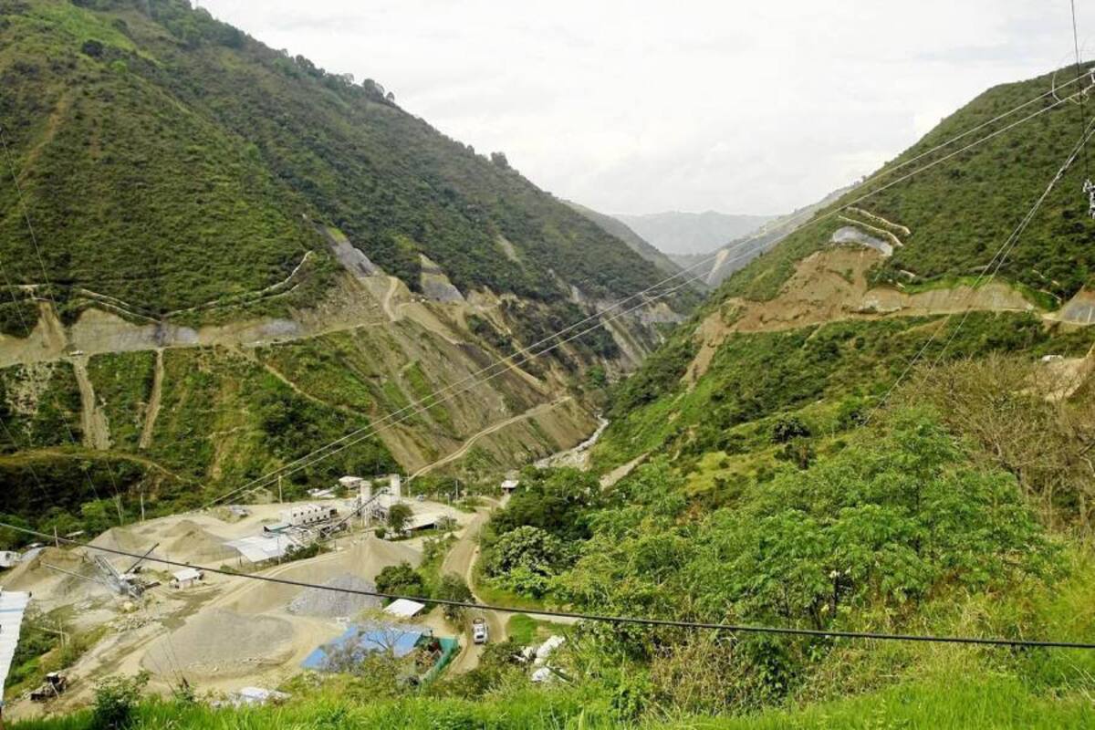 El proyecto de Embalse comprende la construcción de una presa de 103 metros de altura, que almacenará un volumen de casi 18 millones de metros cúbicos y regulará un caudal de 1.050 litros por segundo. (Foto: César Flórez / VANGUARDIA LIBERAL)