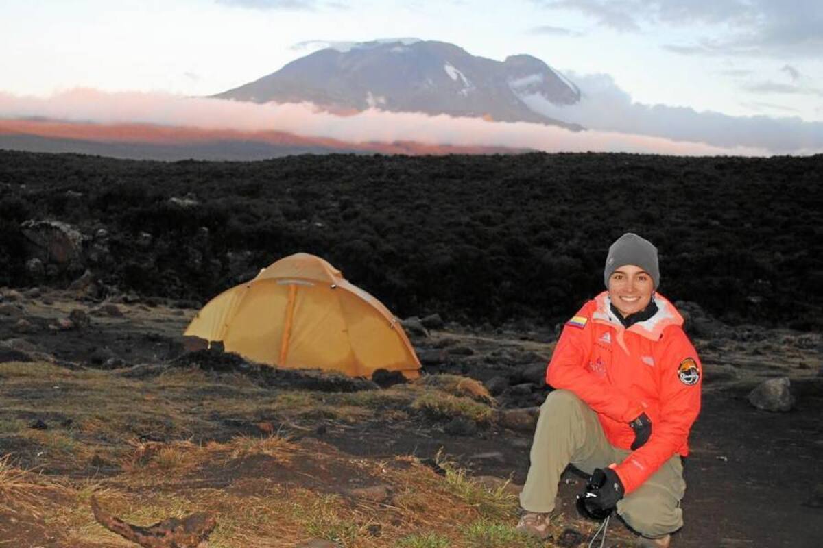 La bitácora de Ana María Giraldo Gómez ya tiene las cimas del Aconcagua en Argentina, el Ebrus en Rusia, el Mckinley en Alaska, el Chimborazo y el Cotopaxi en Ecuador y los diferentes nevados colombianos. Su más reciente logro, junto a las también colombianas Katty Guzmán y Mónica Bernal, fue el ascenso a la cima del monte Everest. (Foto: Suministrada / VANGUARDIA LIBERAL)