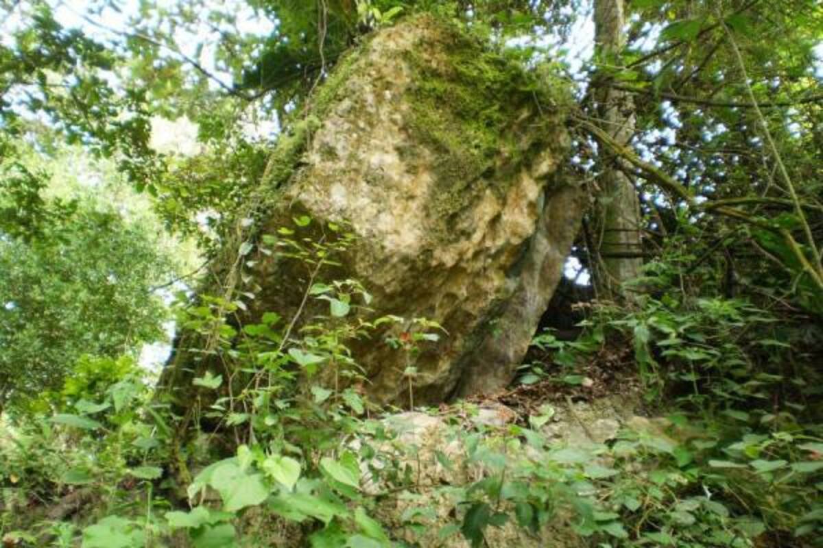 Este es el aspecto de las rocas que yacen sobre una cordillera, bajo la cual hay un grupo de casas de campesinos socorranos.(Foto: /VANGUARDIA LIBERAL)
