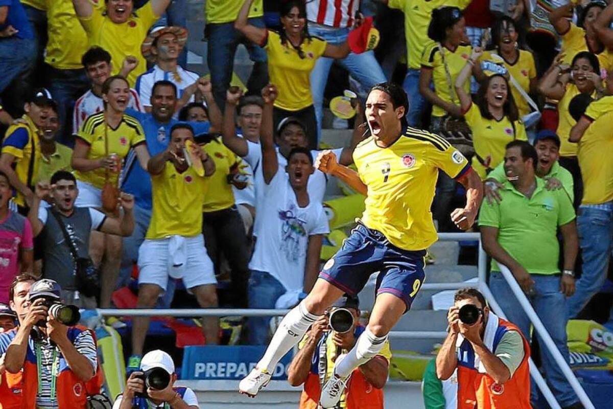 A los dos minutos de haber iniciado el partido, Falcao García se encargó de abrir el marcador ante Uruguay, poniendo a celebrar a todos los colombianos. Ese tanto del ‘Tigre’ fue fundamental en el triunfo de Colombia ante los ‘Charrúas’ (Foto: EFE / VANGUARDIA LIBERAL )