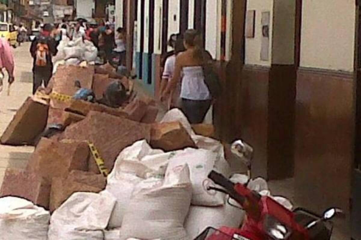 Una obra similar ocurrió en la calle 12 entre carreras 9 y 8, que también generó opiniones encontradas de la comunidad. (Foto: Patricia Salazar/VANGUARDIA LIBERAL )