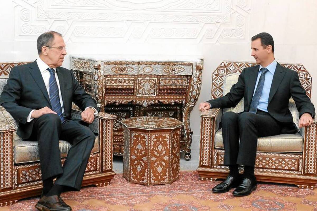 La visita de Serguei Lavrov (izq.) al Presidente sirio ocurre días después de que Rusia y China vetaron una resolución de la ONU respaldada por Occidente. (Foto: EFE / VANGUARDIA LIBERAL)