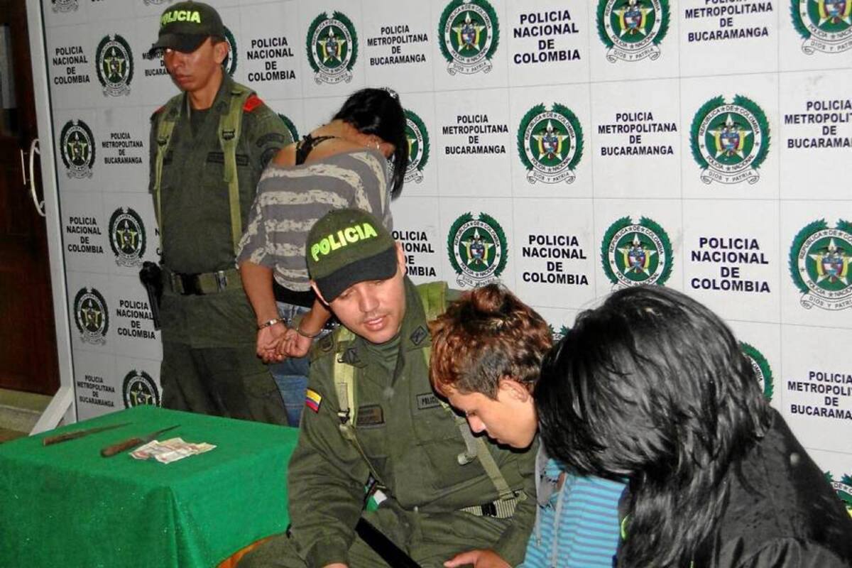 Los delincuentes fueron aprehendidos en la calle 0 con carrera 15 del barrio San Rafael, en el Norte de Bucaramanga. (Foto: Suministrada/VANGUARDIA LIBERAL )